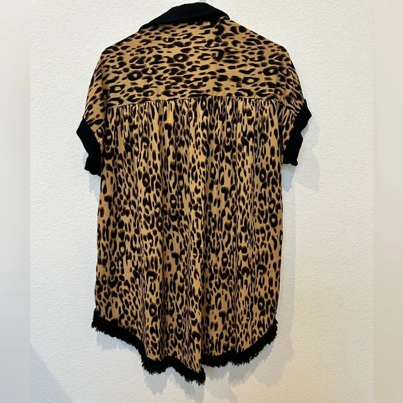Umgee Tunic Black and‎ Leopard, rough hem, mixed print small - Picture 4 of 9